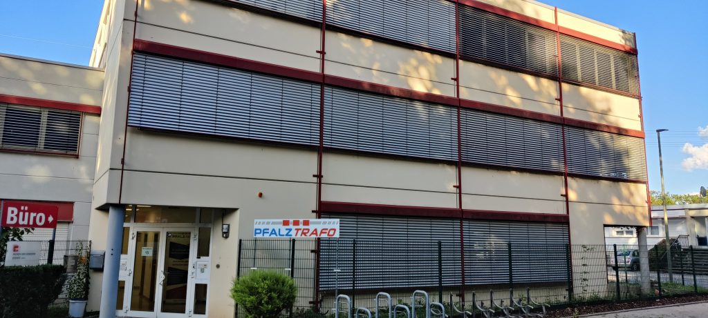 Firmengebäude der Pfalztrafo GmbH – Ihr Partner für Transformatoren Service und Vertrieb